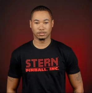 T-shirt czarny z logiem Stern